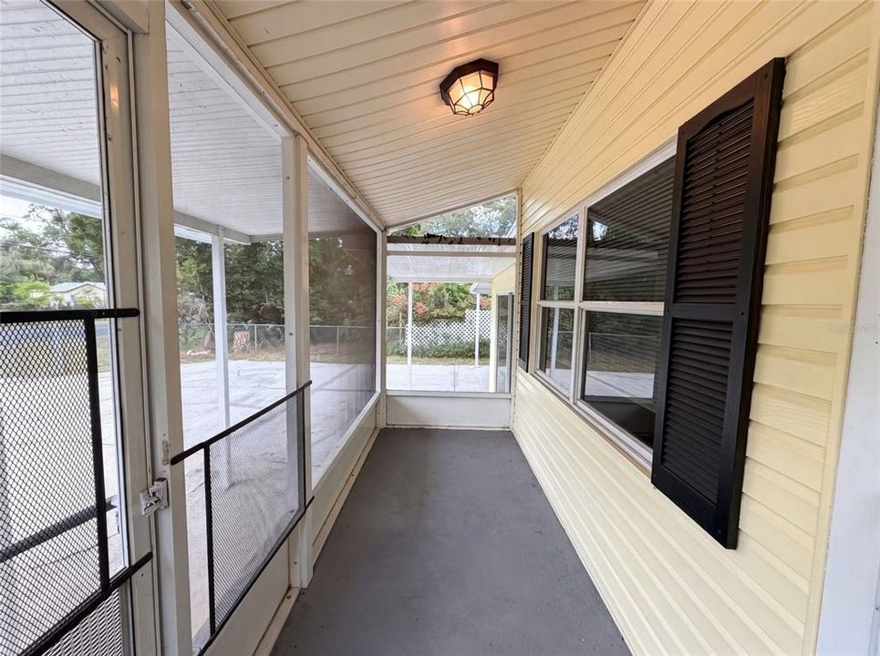 For Sale: $270,000 (2 beds, 1 baths, 886 Square Feet)