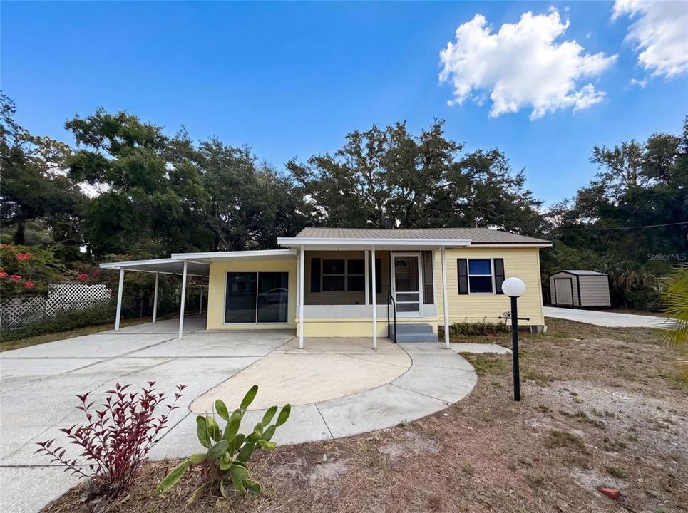 For Sale: $270,000 (2 beds, 1 baths, 886 Square Feet)