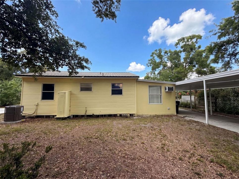 For Sale: $270,000 (2 beds, 1 baths, 886 Square Feet)