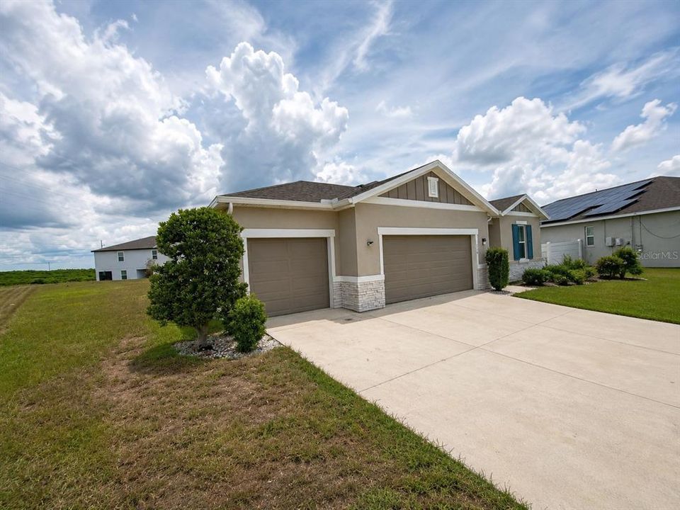 For Sale: $370,000 (4 beds, 3 baths, 2066 Square Feet)