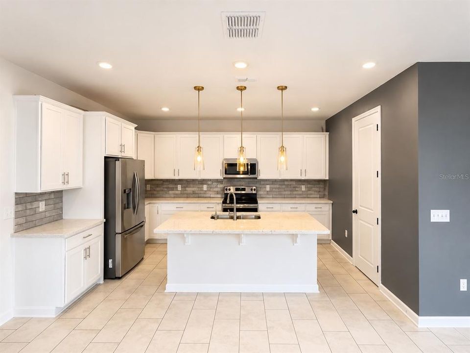 For Sale: $370,000 (4 beds, 3 baths, 2066 Square Feet)