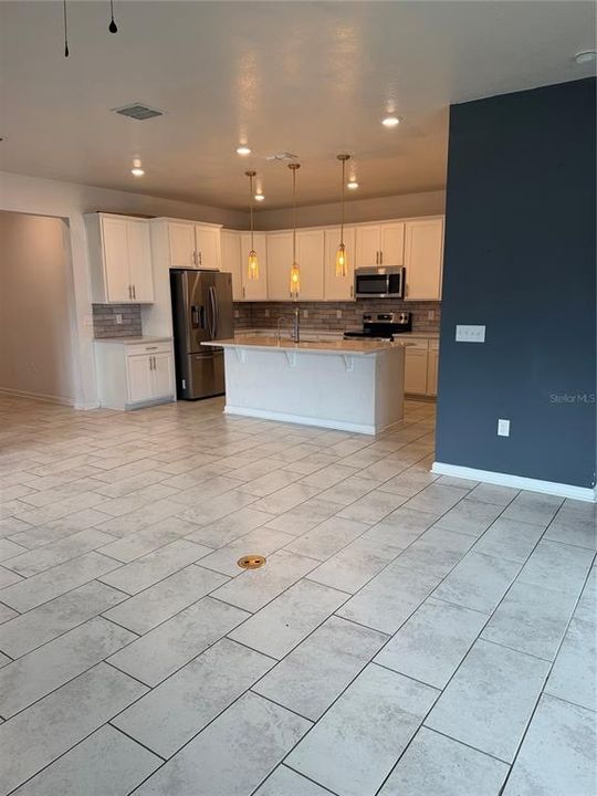 For Sale: $370,000 (4 beds, 3 baths, 2066 Square Feet)