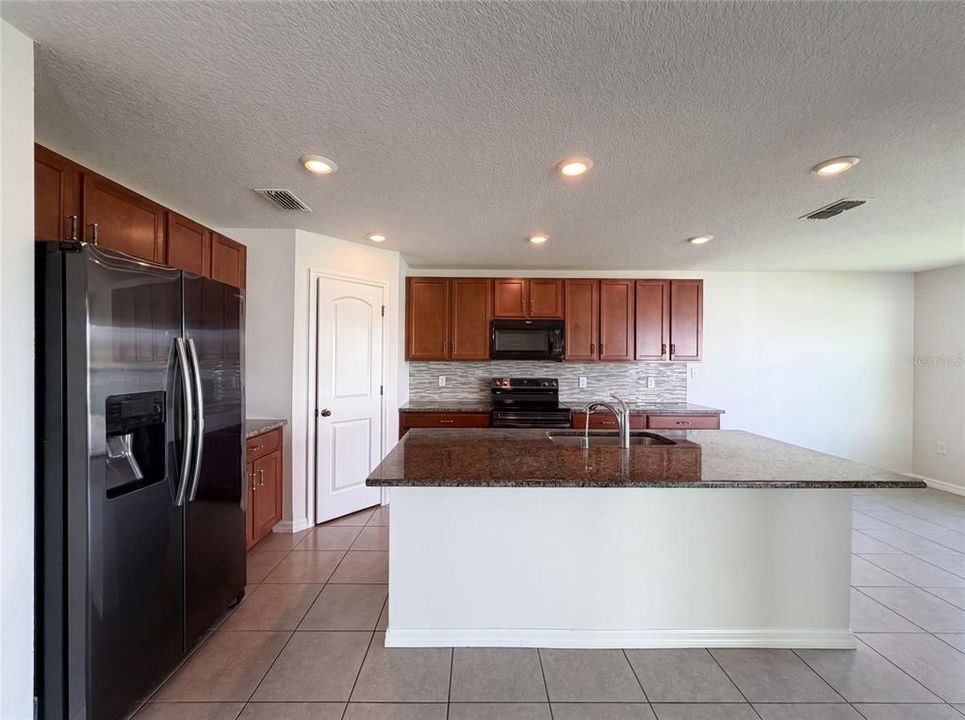 For Sale: $370,000 (4 beds, 2 baths, 1997 Square Feet)