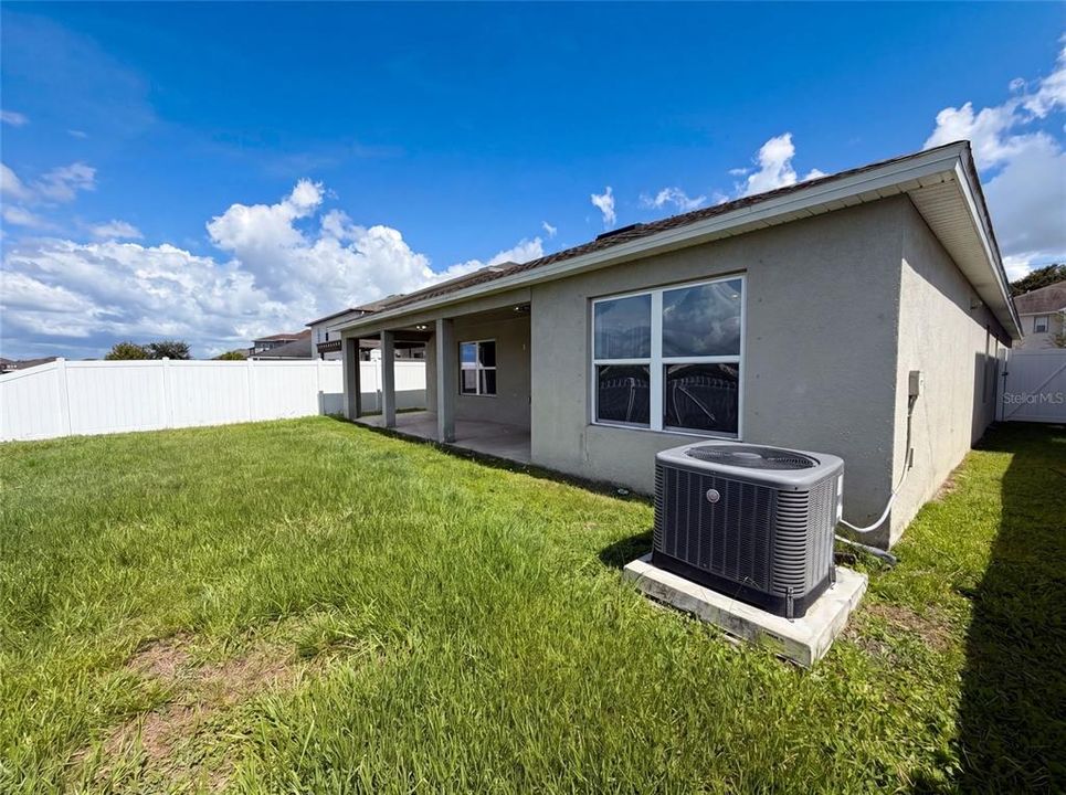 For Sale: $370,000 (4 beds, 2 baths, 1997 Square Feet)
