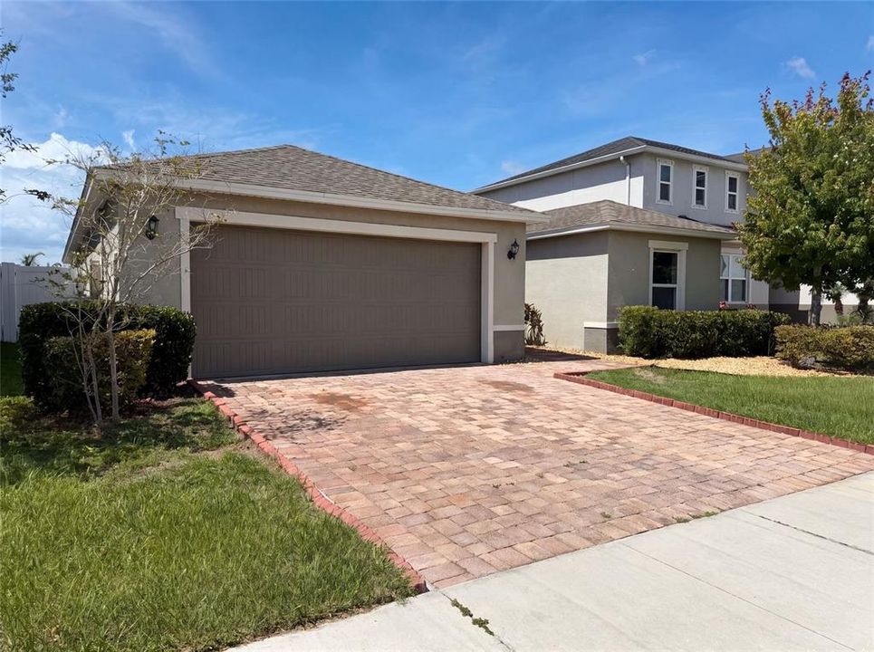 For Sale: $370,000 (4 beds, 2 baths, 1997 Square Feet)