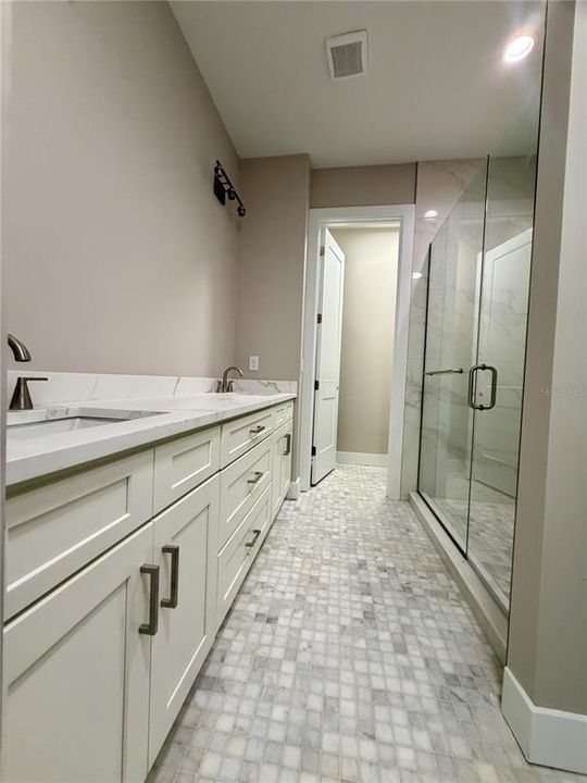 En Renta: $4,995 (4 camas, 3 baños, 2377 Pies cuadrados)