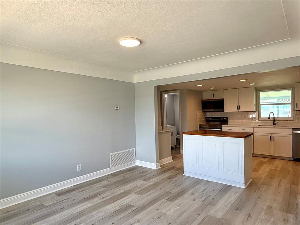 For Sale: $385,000 (3 beds, 2 baths, 1538 Square Feet)
