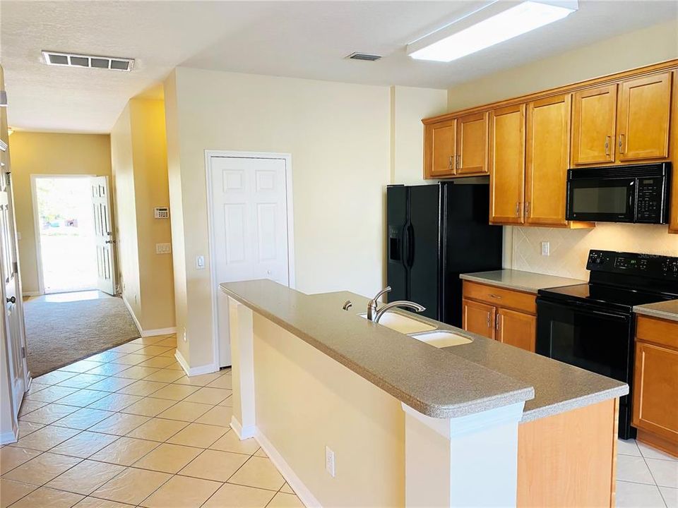 En Venta: $295,000 (3 camas, 2 baños, 1842 Pies cuadrados)