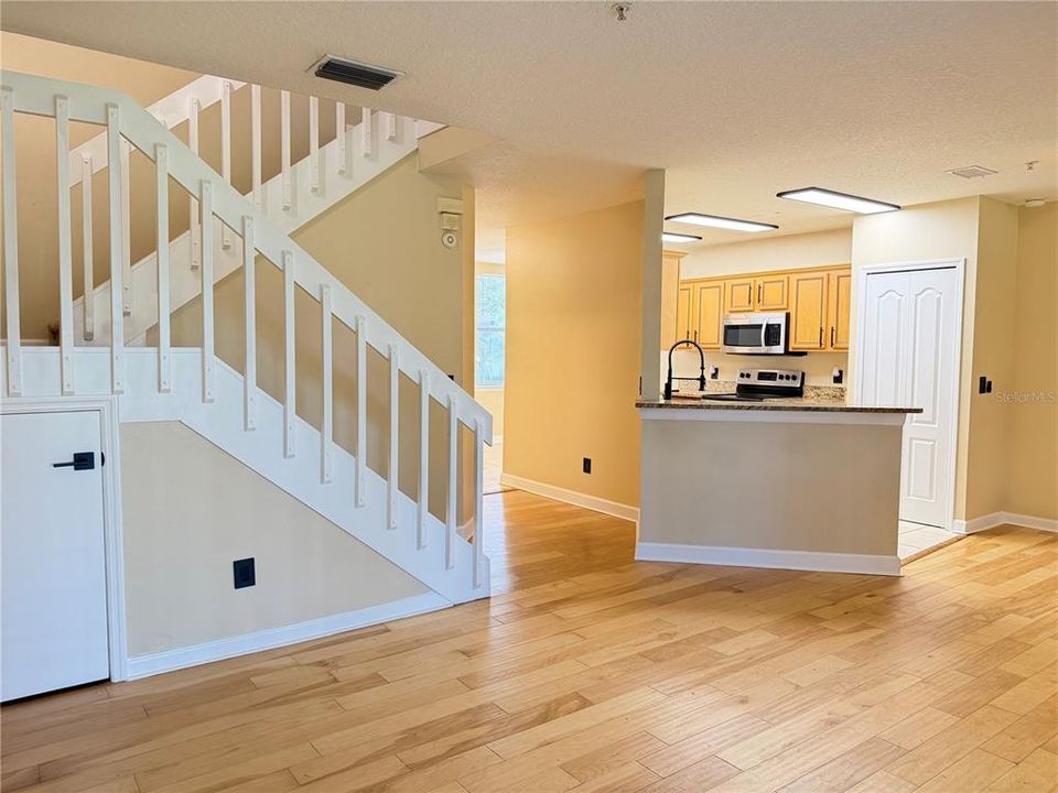 For Rent: $2,695 (3 beds, 3 baths, 1550 Square Feet)