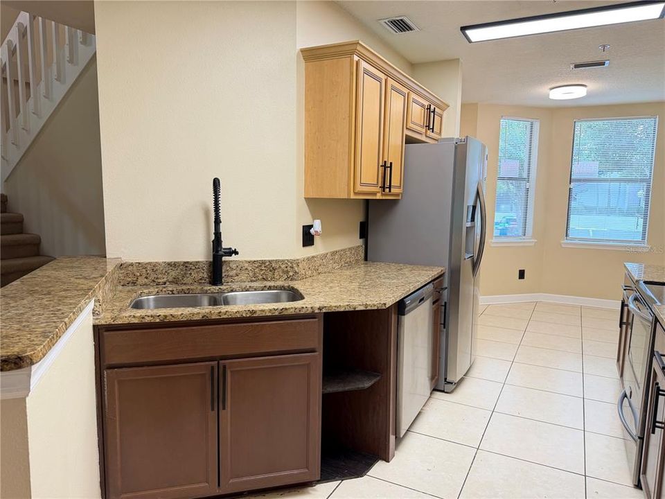 For Rent: $2,695 (3 beds, 3 baths, 1550 Square Feet)