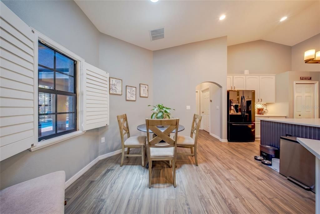 En Venta: $689,900 (4 camas, 3 baños, 2797 Pies cuadrados)