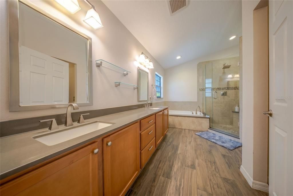 En Venta: $689,900 (4 camas, 3 baños, 2797 Pies cuadrados)