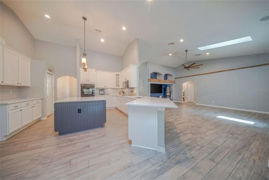 En Venta: $689,900 (4 camas, 3 baños, 2797 Pies cuadrados)
