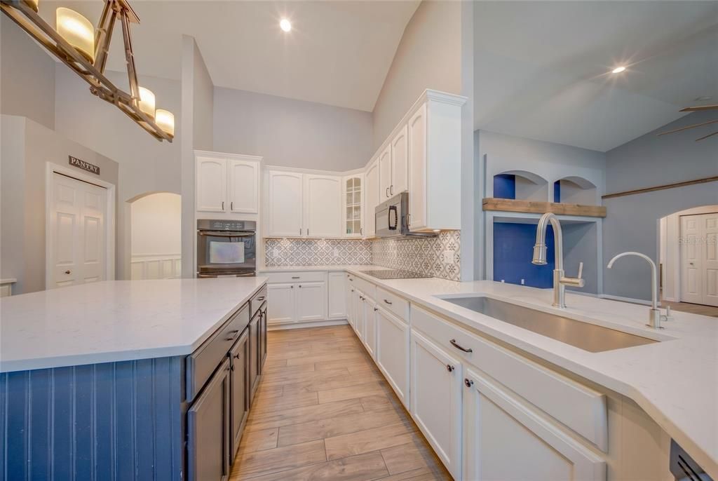 En Venta: $689,900 (4 camas, 3 baños, 2797 Pies cuadrados)