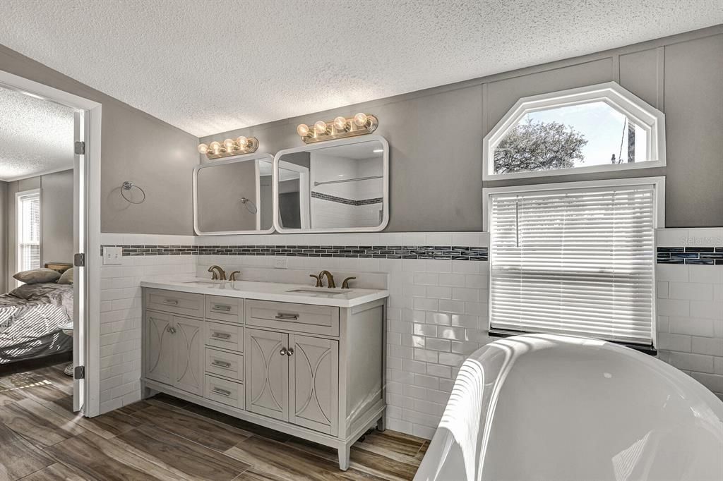 For Sale: $499,000 (4 beds, 3 baths, 2356 Square Feet)