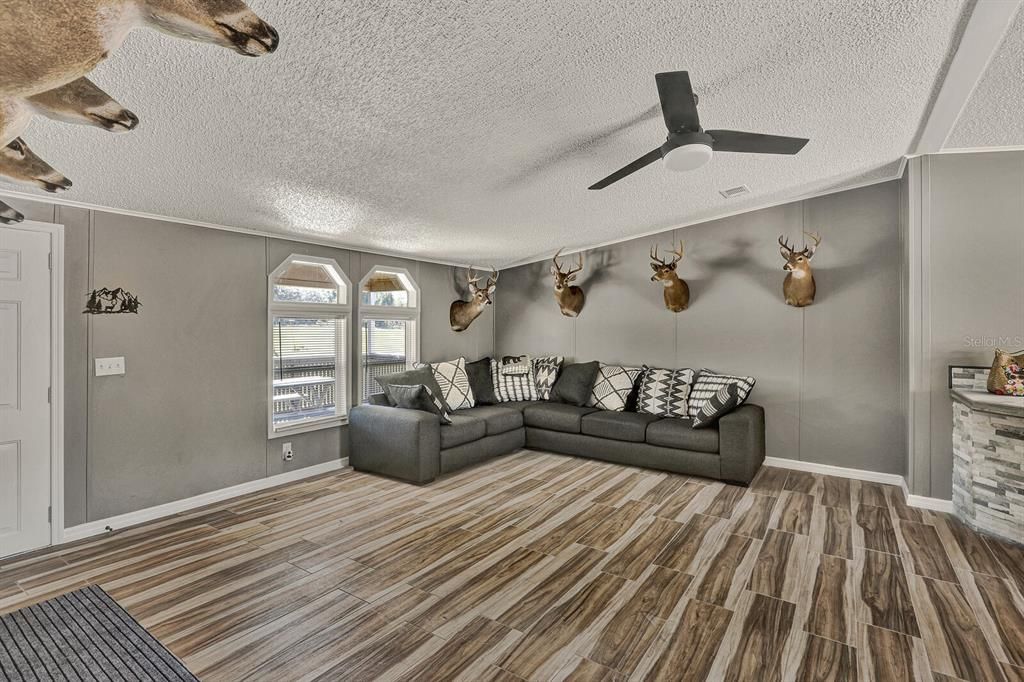 For Sale: $499,000 (4 beds, 3 baths, 2356 Square Feet)