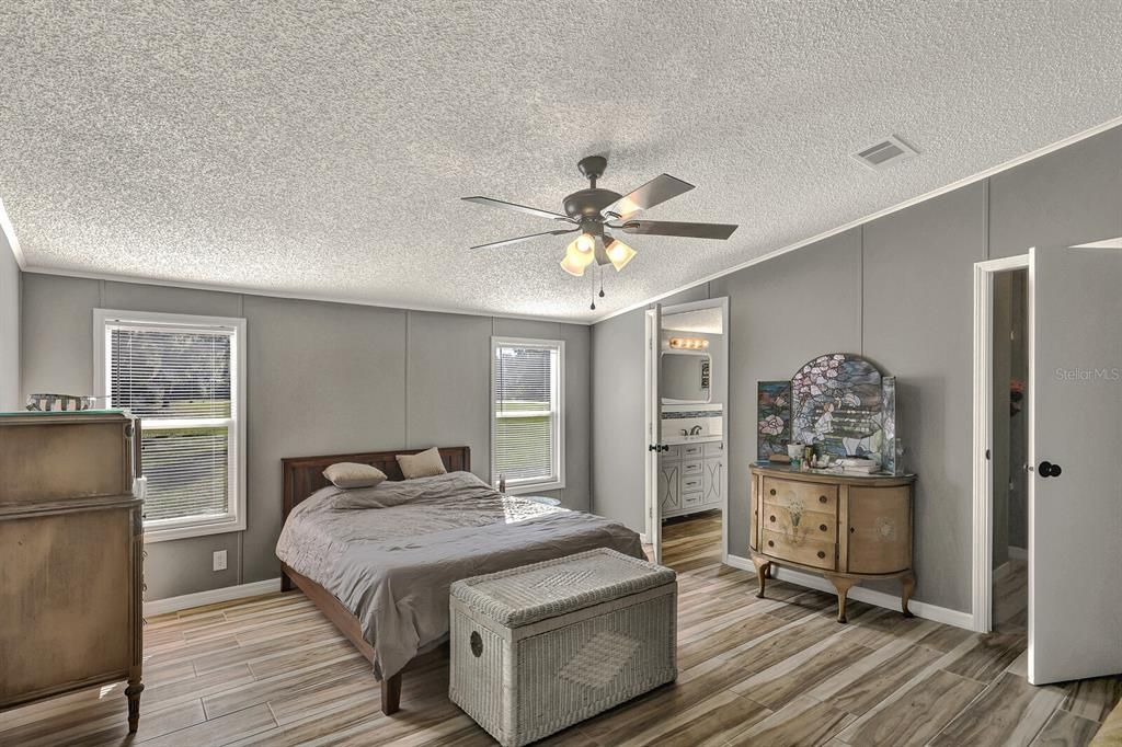 For Sale: $499,000 (4 beds, 3 baths, 2356 Square Feet)