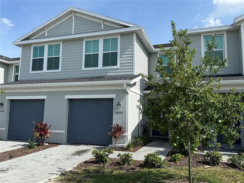 For Sale: $285,000 (3 beds, 2 baths, 1371 Square Feet)