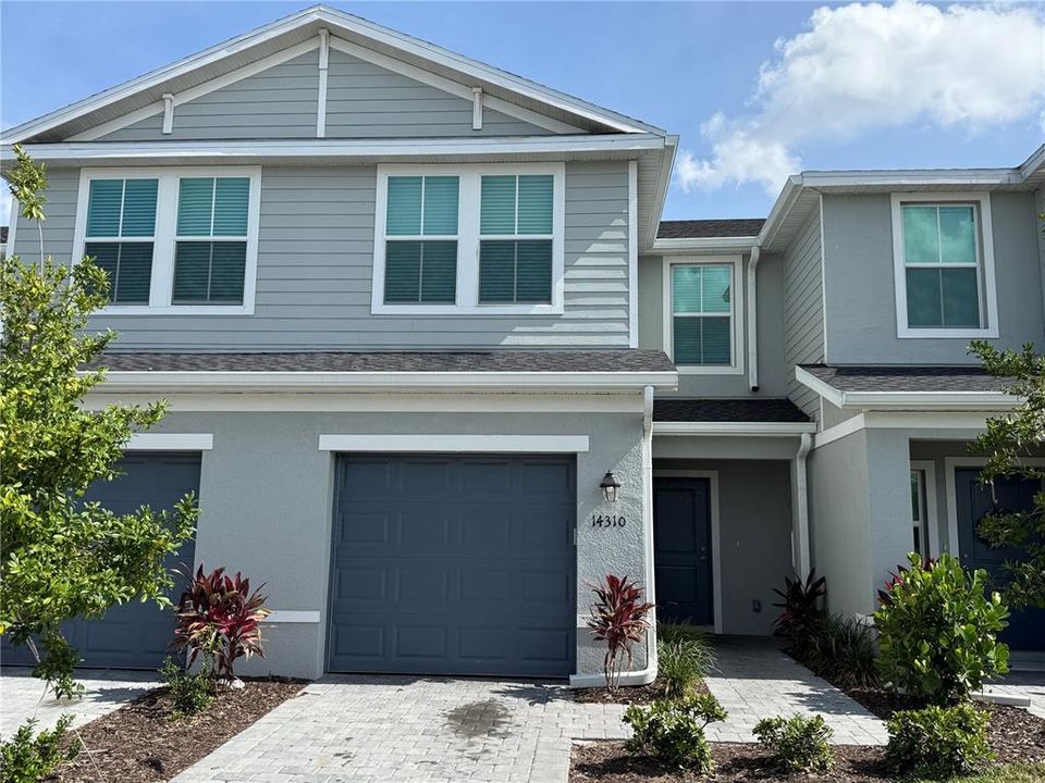 For Sale: $285,000 (3 beds, 2 baths, 1371 Square Feet)