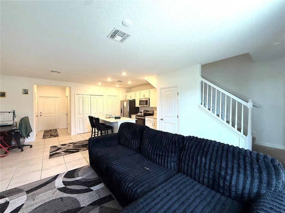 For Sale: $285,000 (3 beds, 2 baths, 1371 Square Feet)