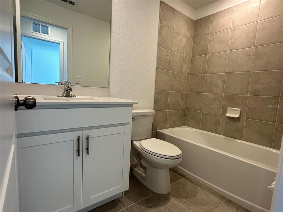 For Sale: $285,000 (3 beds, 2 baths, 1371 Square Feet)