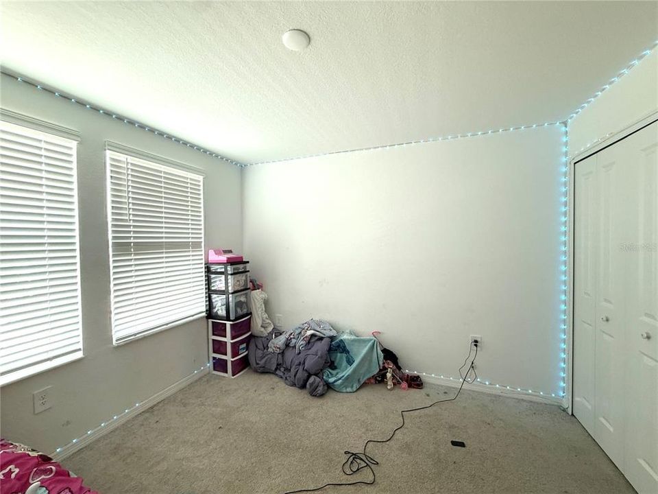 For Sale: $285,000 (3 beds, 2 baths, 1371 Square Feet)