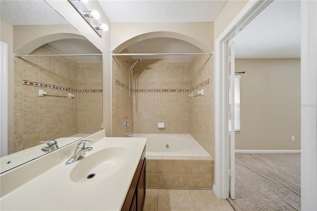 На продажу: $319,900 (3 спален, 2 ванн, 1510 Квадратных фут)
