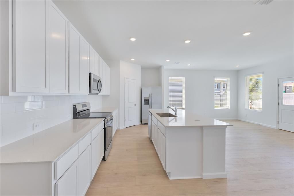 For Rent: $2,500 (3 beds, 2 baths, 1960 Square Feet)
