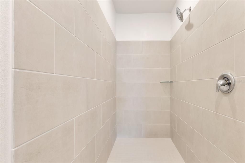 For Rent: $2,500 (3 beds, 2 baths, 1960 Square Feet)