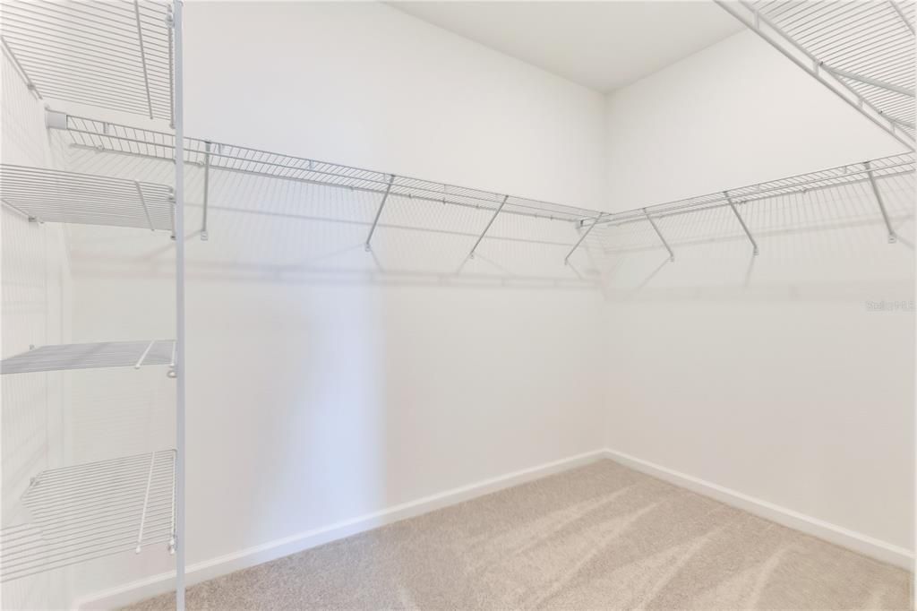For Rent: $2,500 (3 beds, 2 baths, 1960 Square Feet)