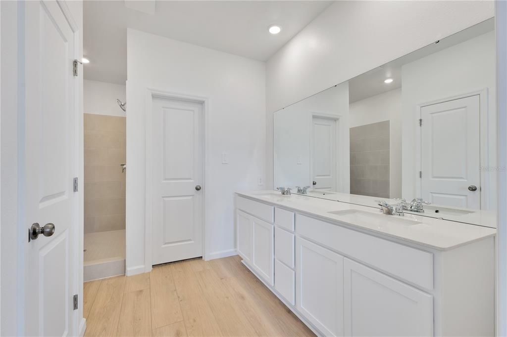 For Rent: $2,500 (3 beds, 2 baths, 1960 Square Feet)