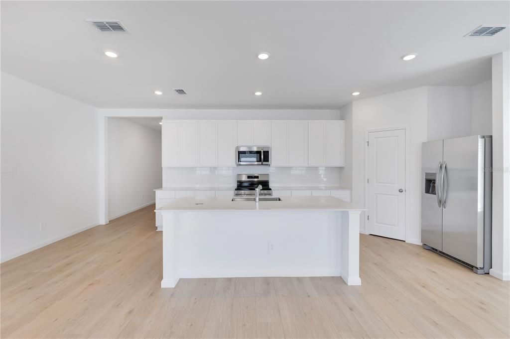 For Rent: $2,500 (3 beds, 2 baths, 1960 Square Feet)