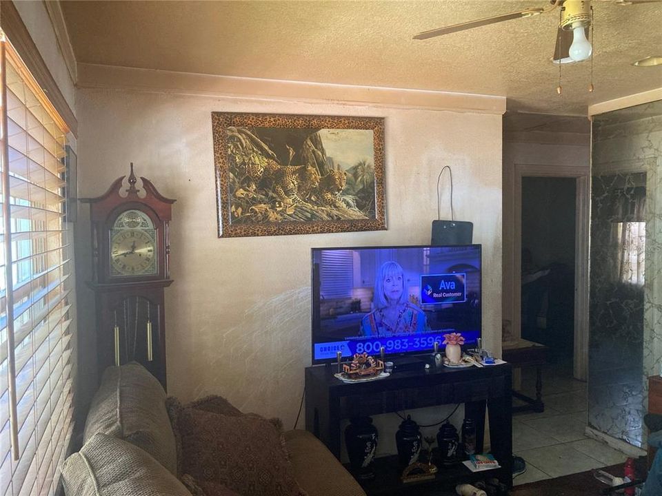 For Sale: $178,000 (3 beds, 1 baths, 1139 Square Feet)