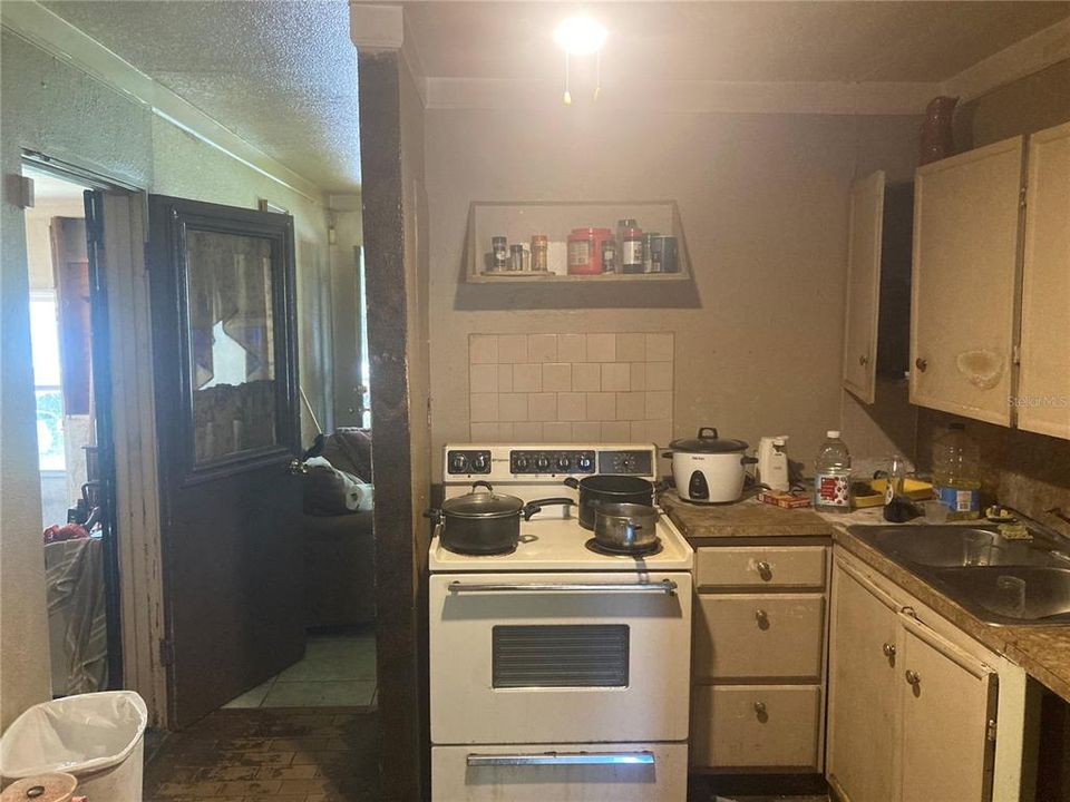 For Sale: $178,000 (3 beds, 1 baths, 1139 Square Feet)