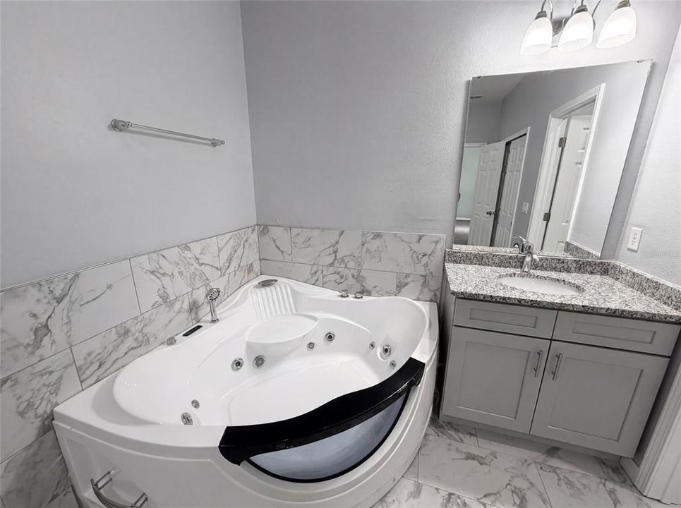 For Sale: $350,000 (3 beds, 3 baths, 1665 Square Feet)