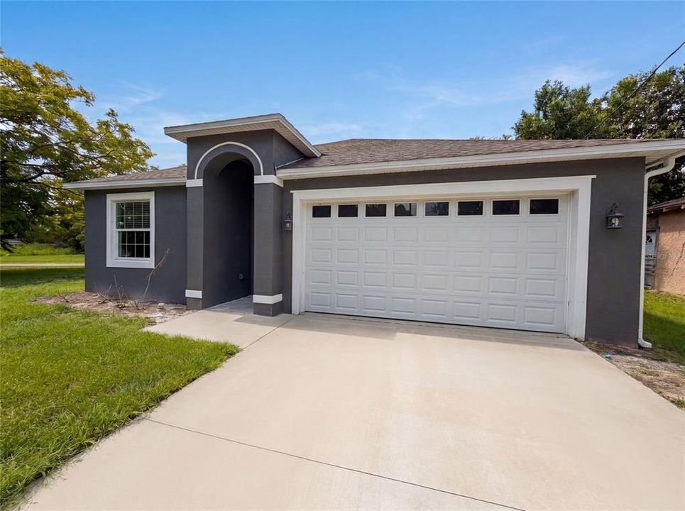 For Sale: $350,000 (3 beds, 3 baths, 1665 Square Feet)