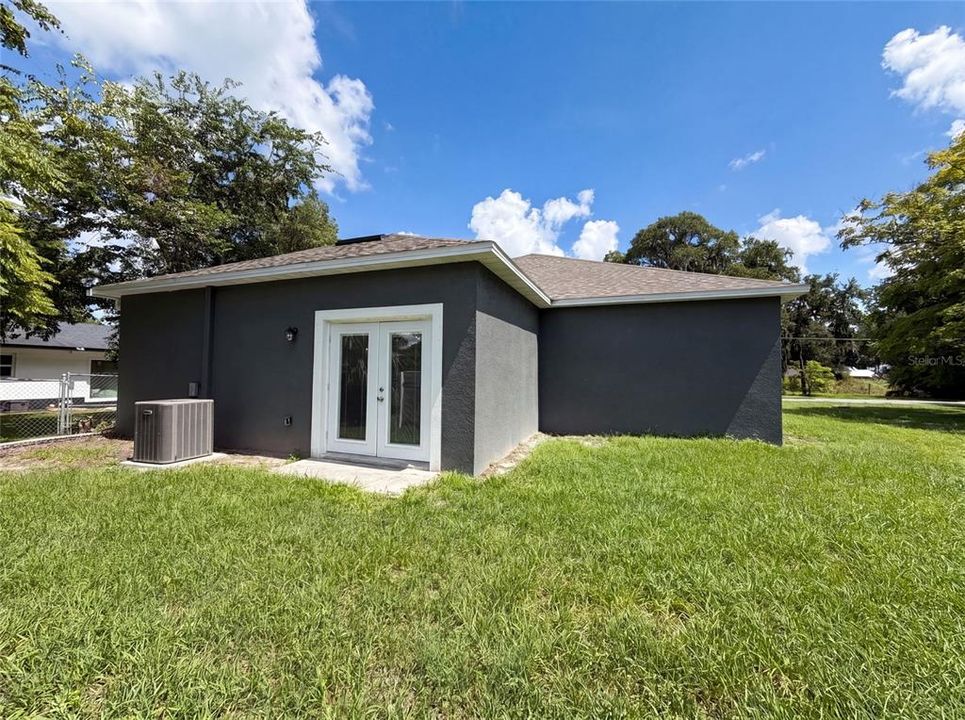 For Sale: $350,000 (3 beds, 3 baths, 1665 Square Feet)