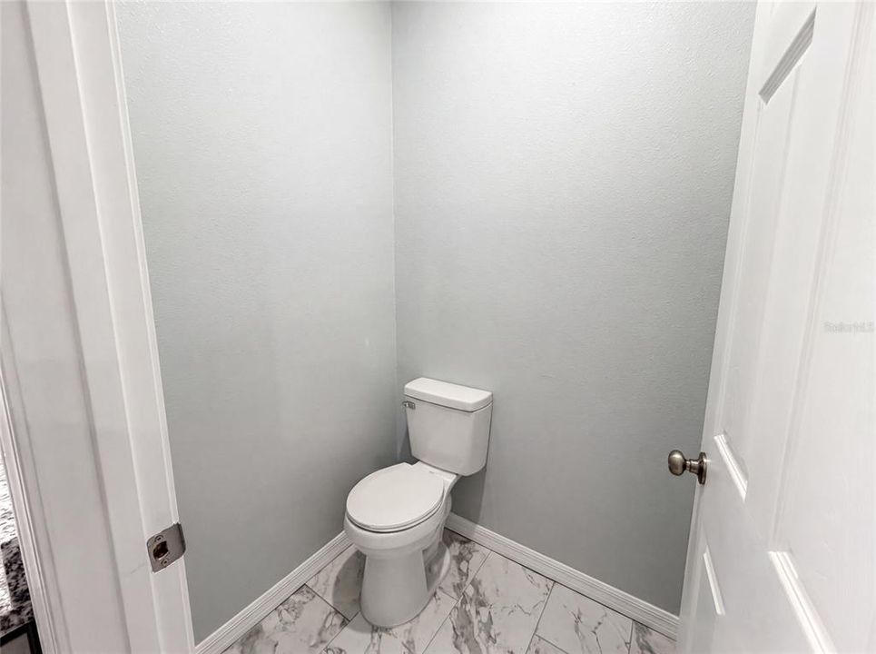 For Sale: $350,000 (3 beds, 3 baths, 1665 Square Feet)
