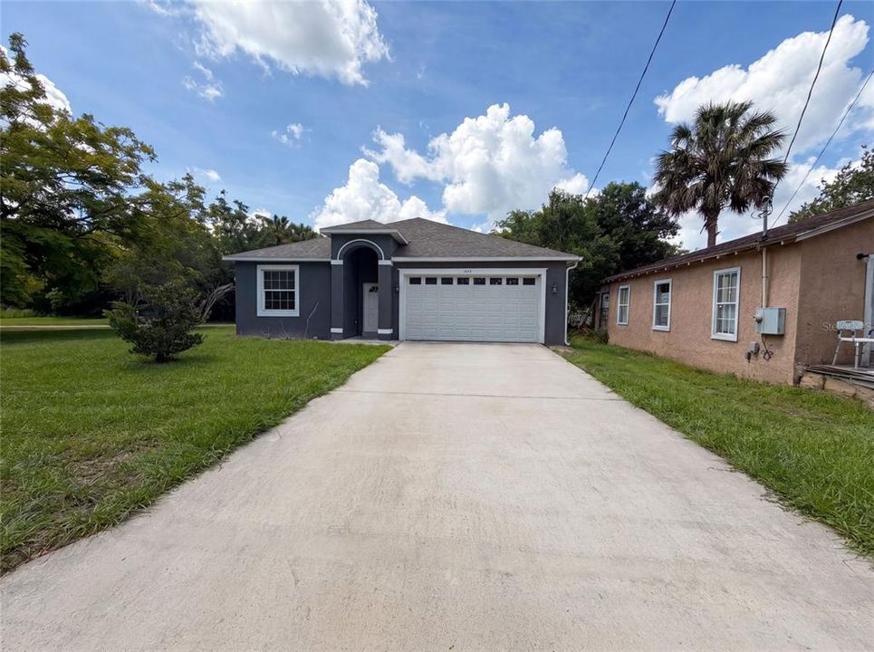 For Sale: $350,000 (3 beds, 3 baths, 1665 Square Feet)