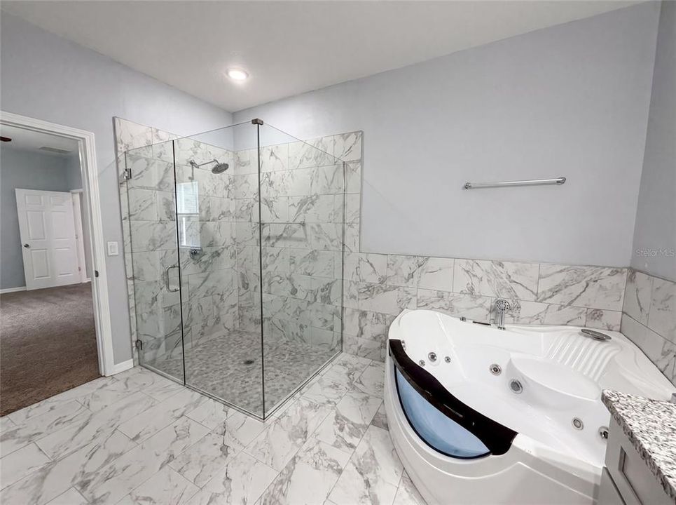 For Sale: $350,000 (3 beds, 3 baths, 1665 Square Feet)