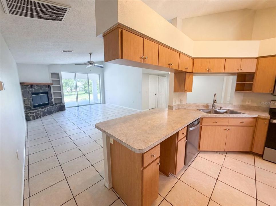 For Sale: $255,000 (3 beds, 2 baths, 1597 Square Feet)
