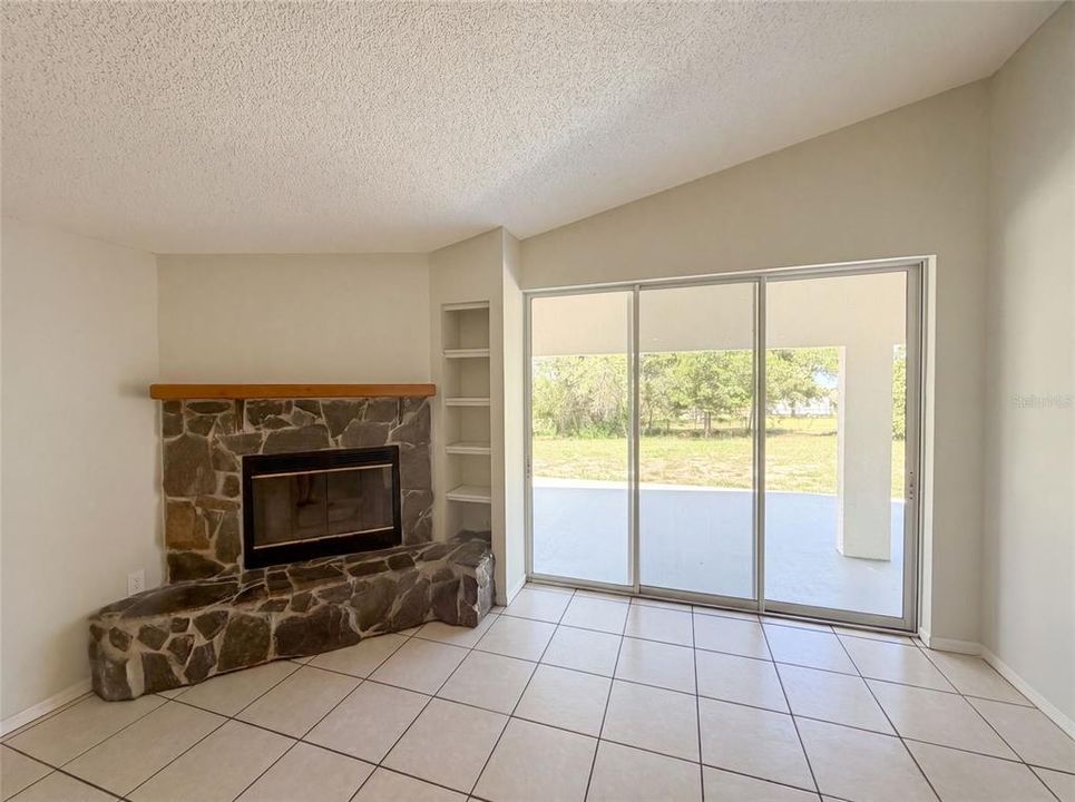 For Sale: $255,000 (3 beds, 2 baths, 1597 Square Feet)
