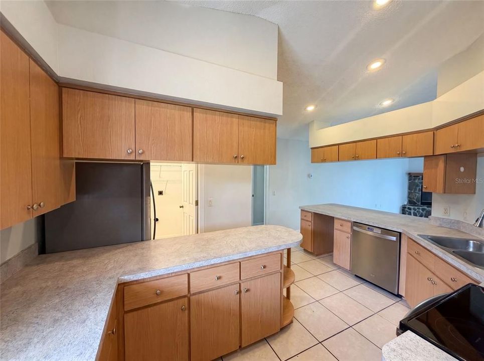 For Sale: $255,000 (3 beds, 2 baths, 1597 Square Feet)