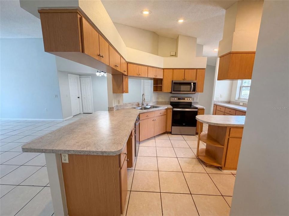 For Sale: $255,000 (3 beds, 2 baths, 1597 Square Feet)