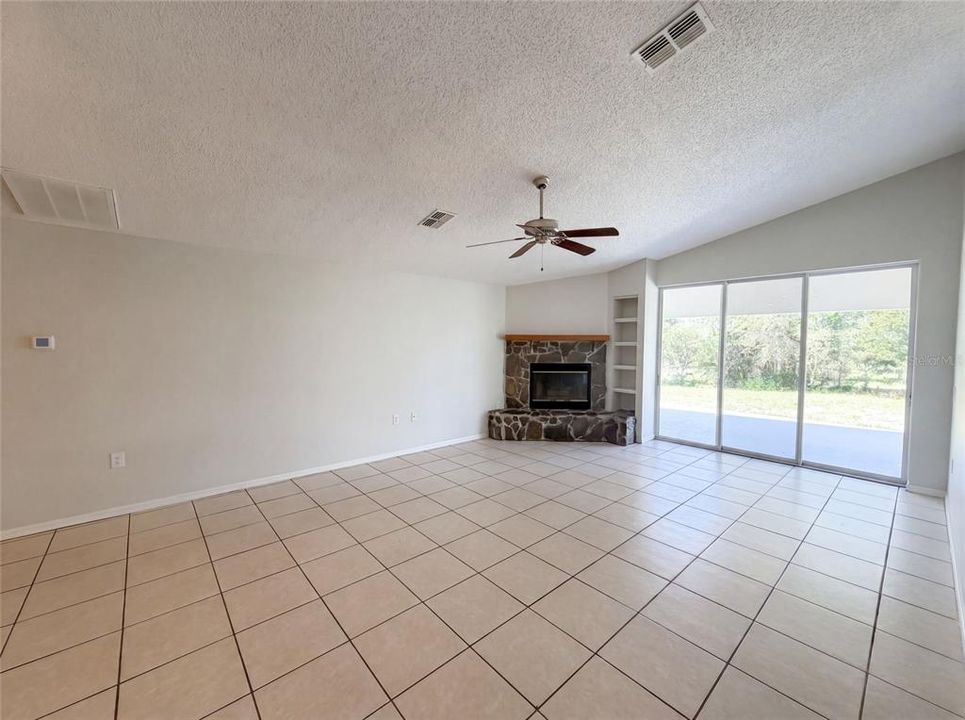 For Sale: $255,000 (3 beds, 2 baths, 1597 Square Feet)