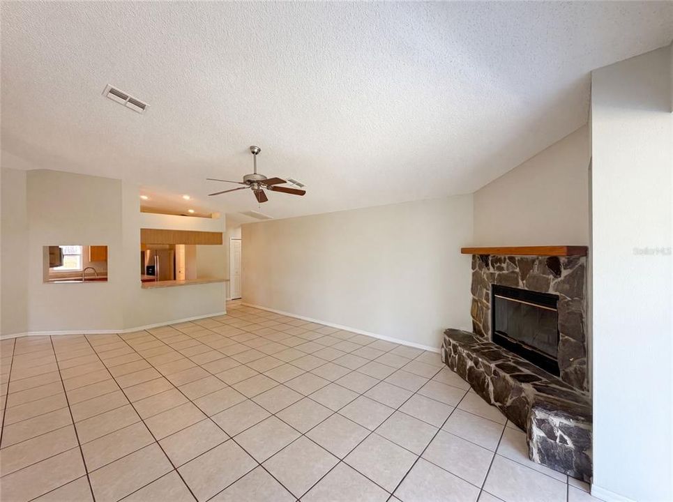 For Sale: $255,000 (3 beds, 2 baths, 1597 Square Feet)