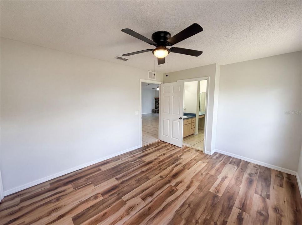 For Sale: $255,000 (3 beds, 2 baths, 1597 Square Feet)