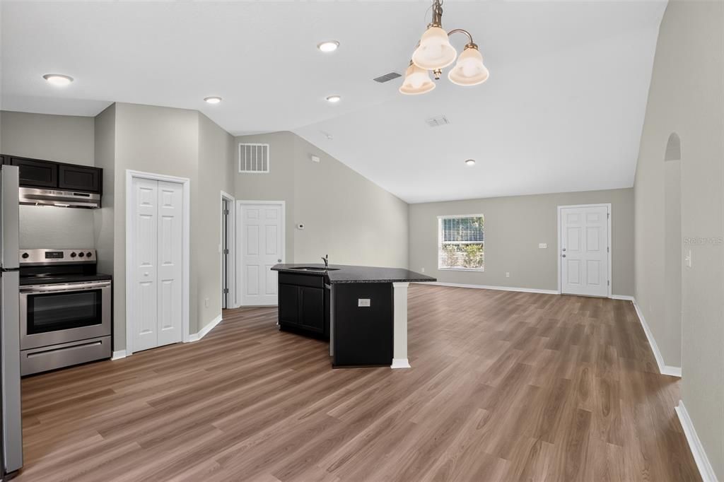 For Sale: $254,900 (3 beds, 2 baths, 1345 Square Feet)