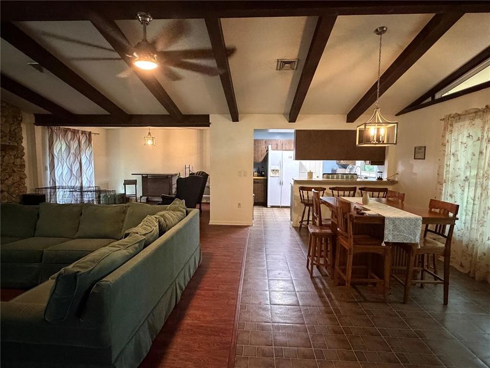 For Sale: $199,900 (2 beds, 2 baths, 1516 Square Feet)