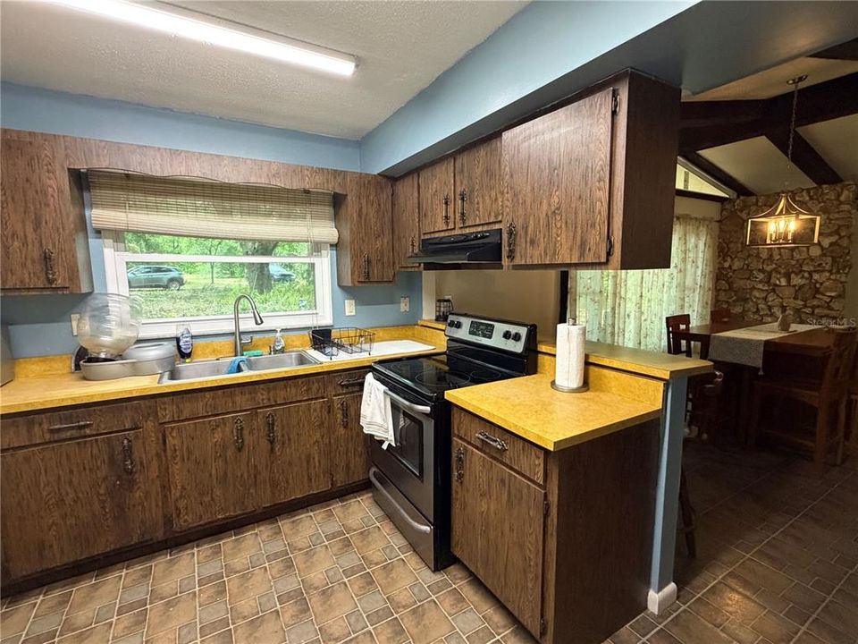 For Sale: $199,900 (2 beds, 2 baths, 1516 Square Feet)